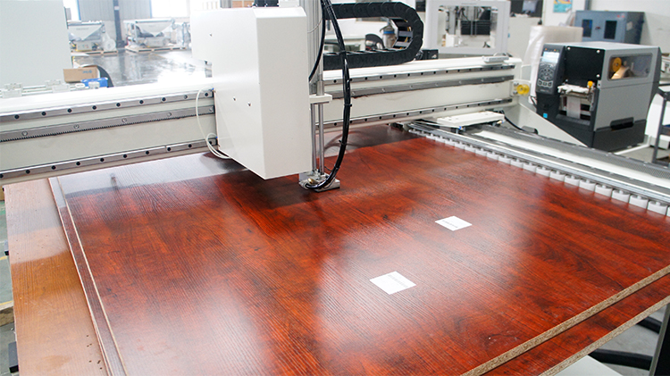 Sử dụng thiết bị của trung tâm gia công CNC EXCITECH với tạp chí công cụ băng chuyền, Henan-DAESHIN đã tạo ra NHÀ MÁY THIẾT KẾ NHÀ DASHIN, được trao giải là dự án thí điểm sản xuất thông minh quốc gia.