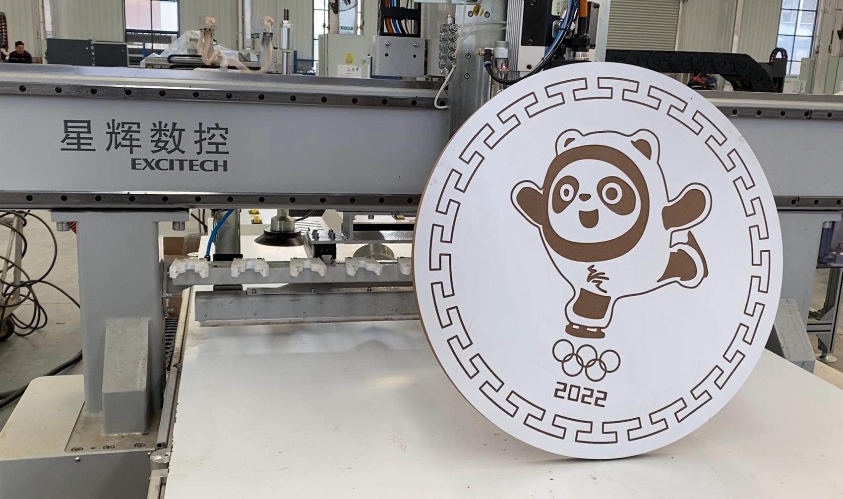 Làm cách nào để sử dụng bộ định tuyến CNC để tạo Bing Dwen Dwen?