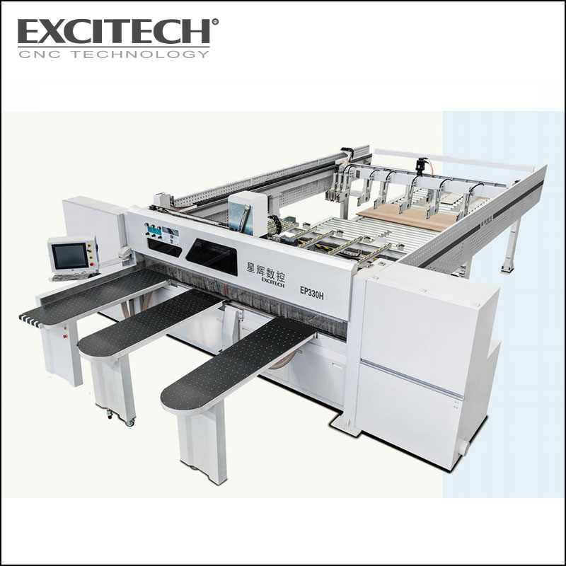 Bảng điều khiển với thức ăn phía sau